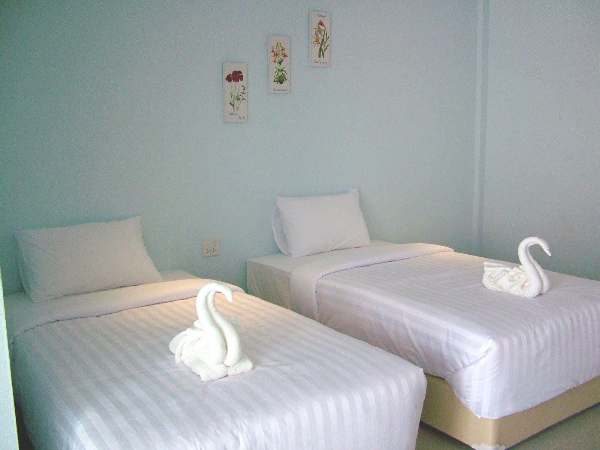 Lake Scene Resort Ratchaburi Exterior photo
